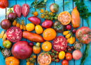 Разноцветные органические помидоры