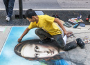 Street Artist draws Mona Lisa