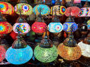 Lâmpadas de latão orientais no Grande Bazar